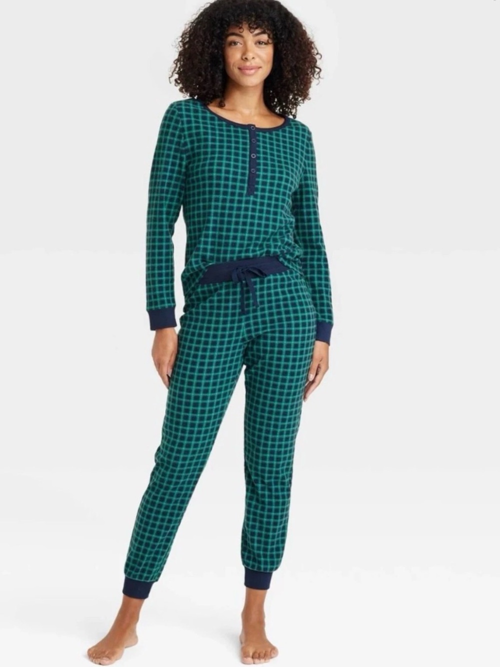 Auden Women's Thermal Pajama Set 2 Piece Set Plaid green Navy Size M